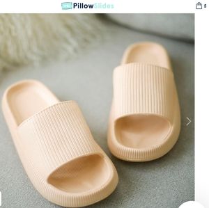 Authentic Pillow Slides size 7.5